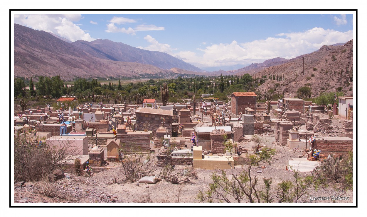 "Cementerio de La Banda - Jujuy" de Gustavo Tabares