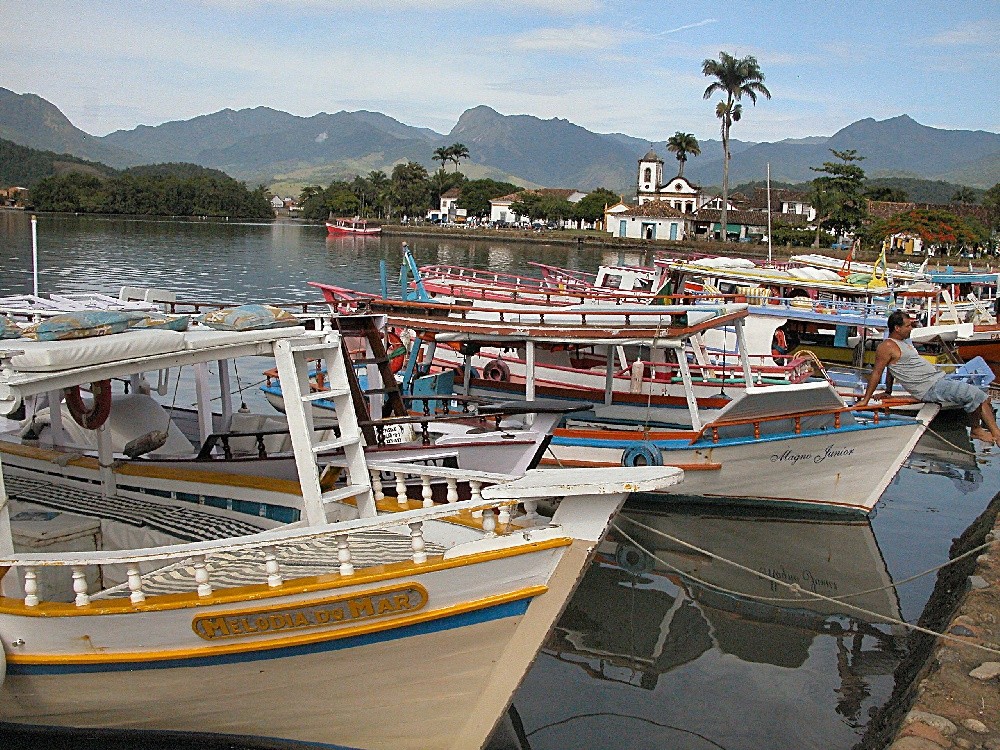 "A baa de Paraty R.J. e suas tranquilas guas." de Decio Badari