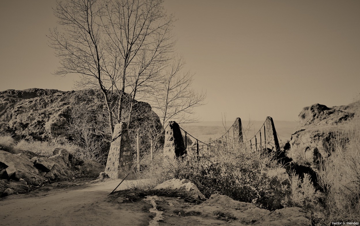 "Puente antiguo" de Hector Mendez