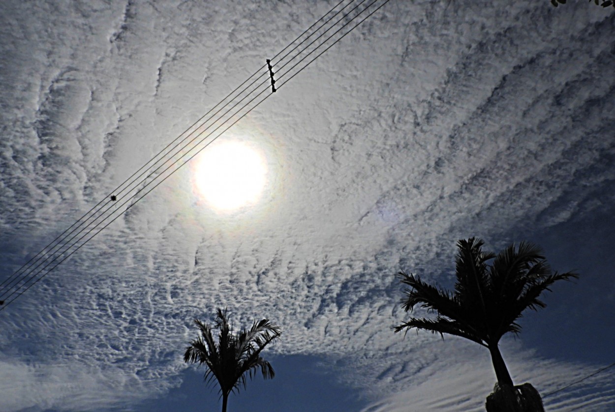 " Sol ?  Lua ? a perguntaram ao um........." de Decio Badari