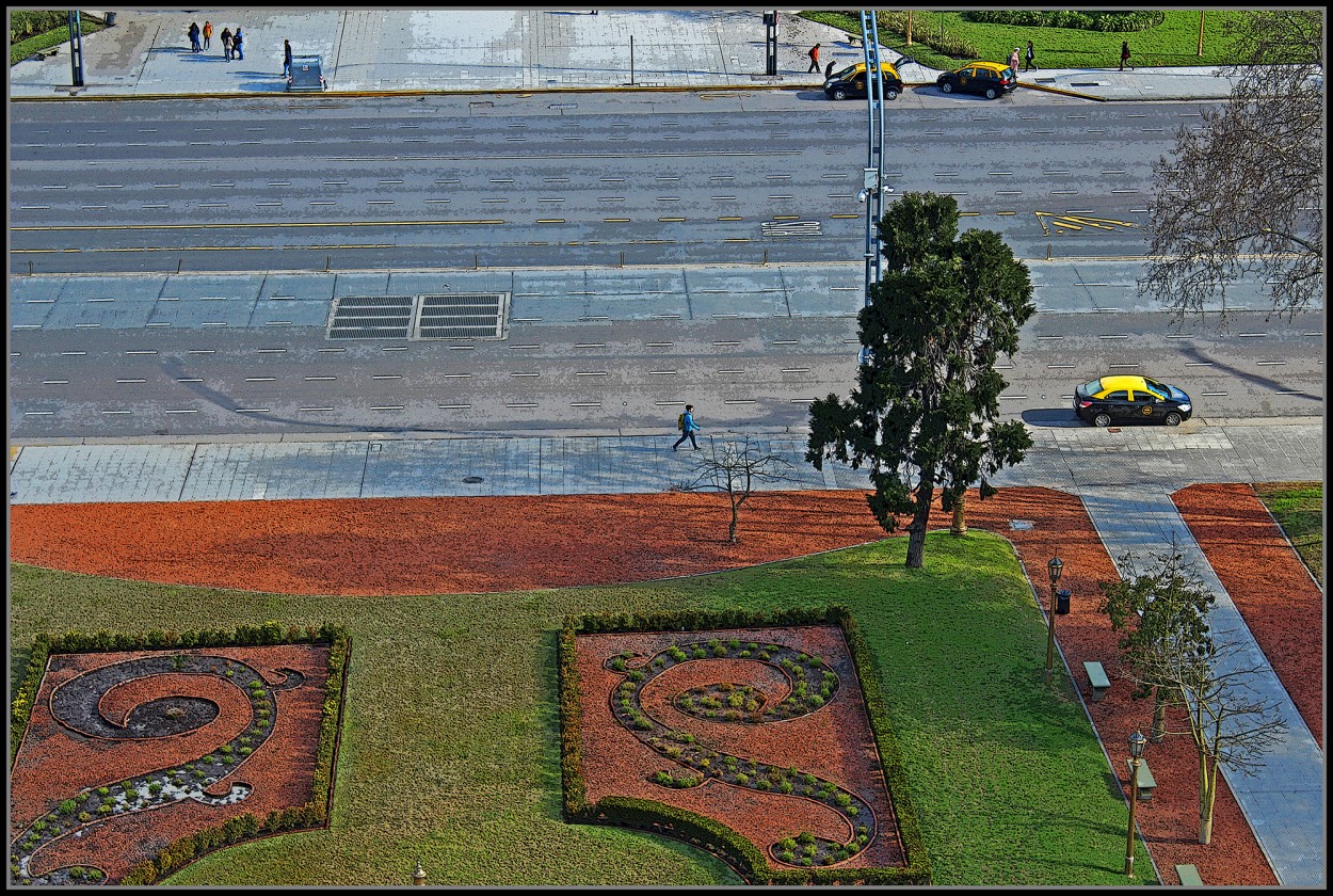 "Bordeando La Plaza..." de Silvia Emilia Guerra