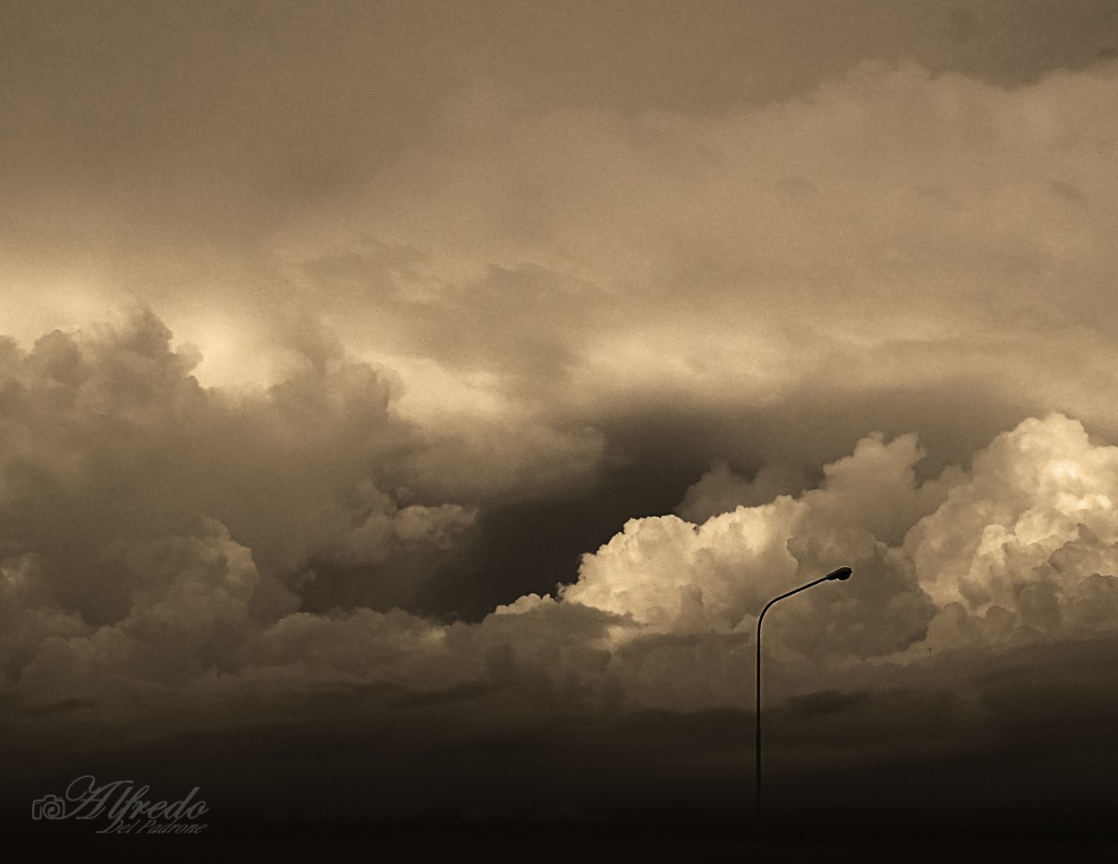 "Densas nubes..." de Alfredo Del Padrone