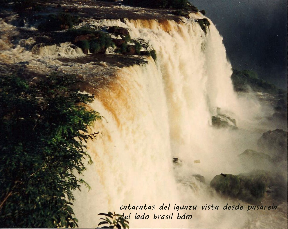 "cataratas del iguazu vista desde lado brasileo" de Beatriz Di Marzio