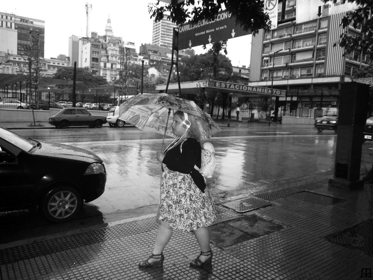 "La lluvia, cmplice de la nostalgia" de Anins Macadam