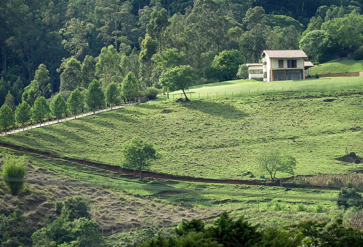 "Aqueles que vivem bem perto da natureza." de Decio Badari