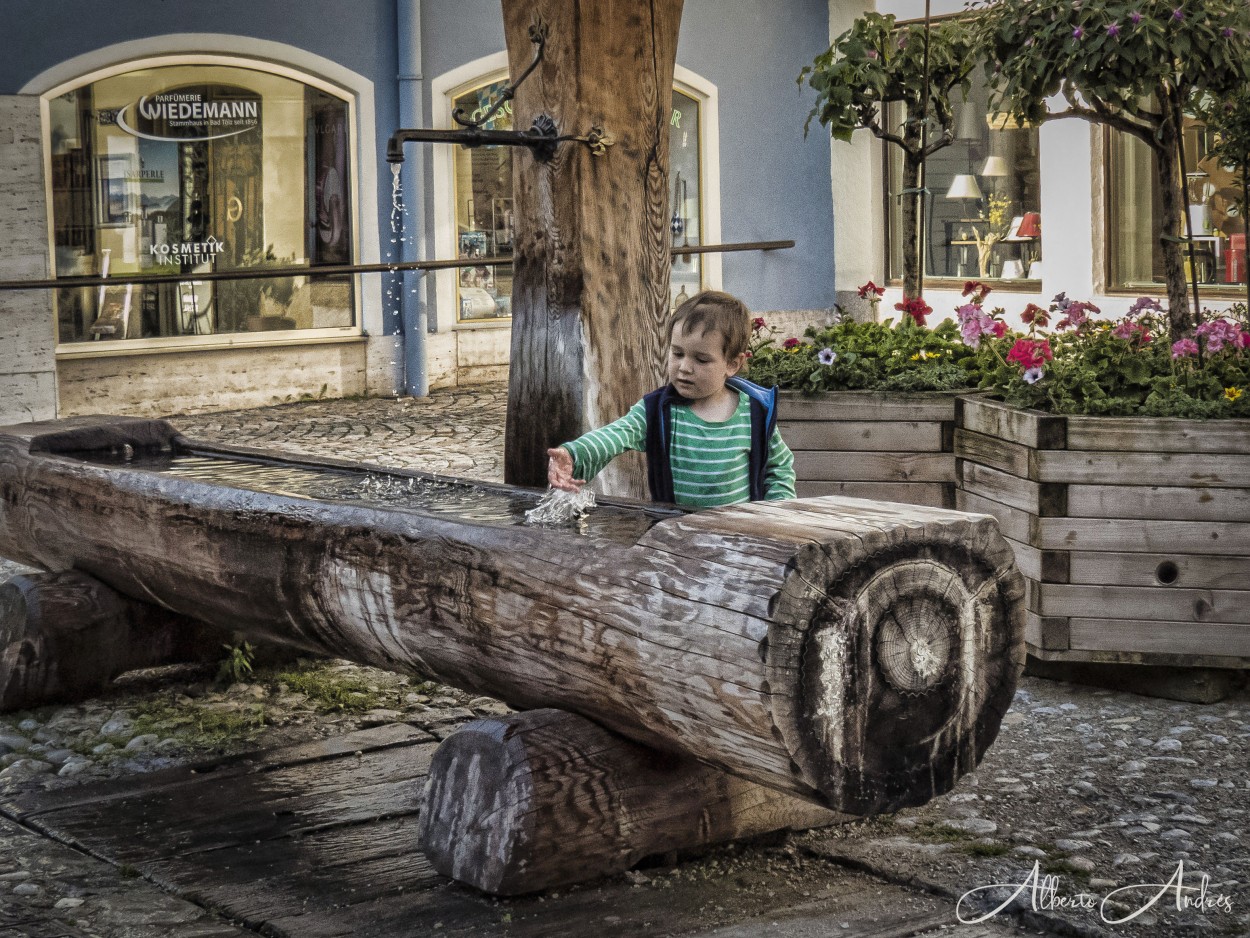 "Nio en la fuente" de Alberto Andrs Melo