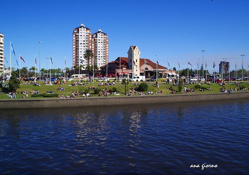 "Sabado en Tigre" de Ana Giorno