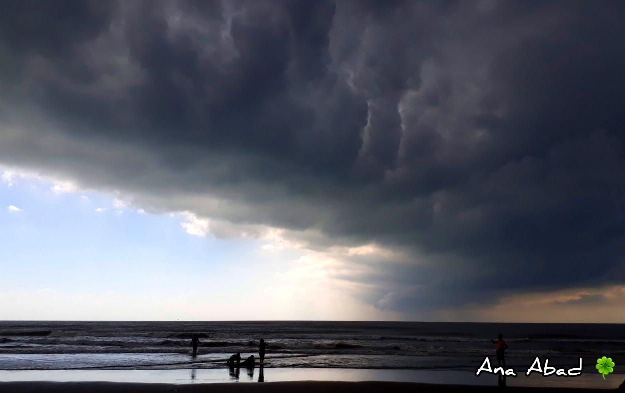 "Antes de la tormenta" de Analia Abad