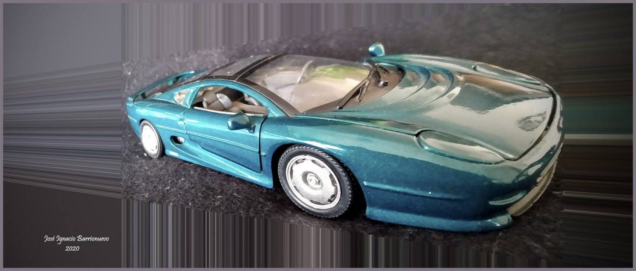 "Jaguar XJ 220" de Jos Ignacio Barrionuevo