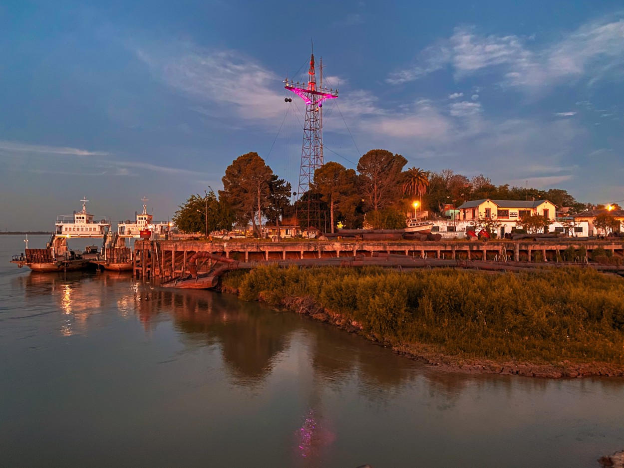 "Anochece en el puerto" de Cynthia Fistraiber