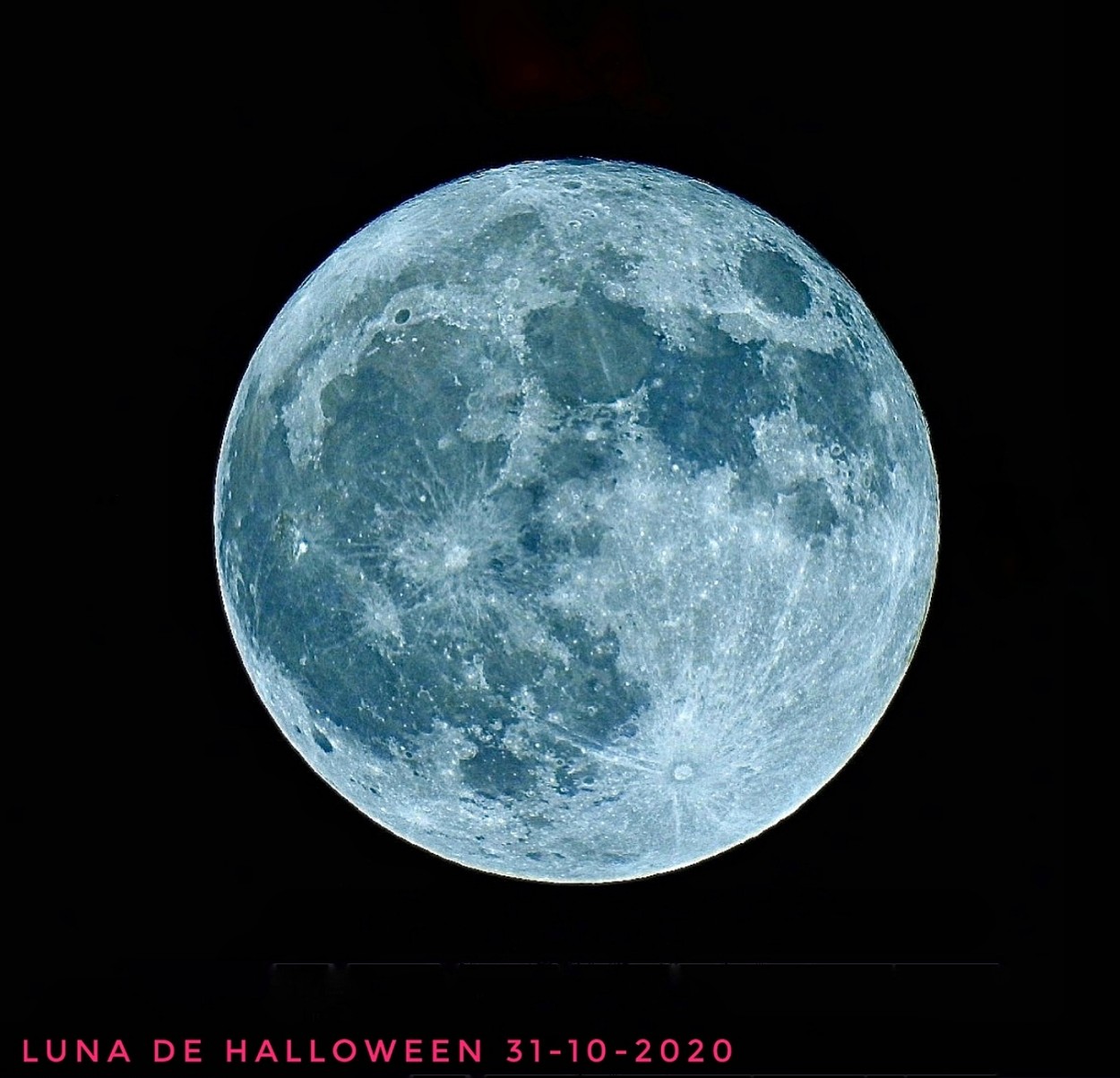 "Luna Llena de Halloween" de Oscar Cuervo