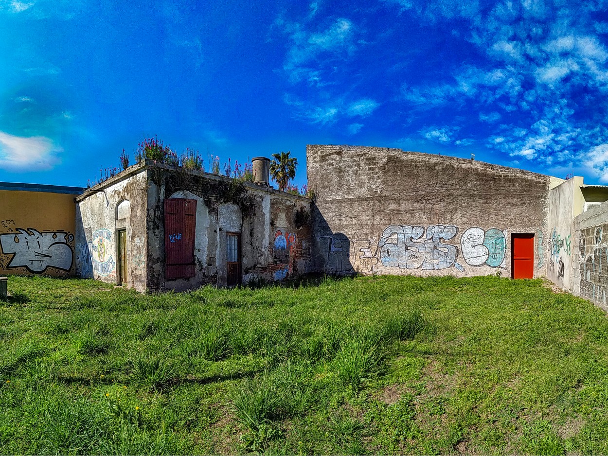 "La puerta de incgnito" de Gerardo Saint Martn