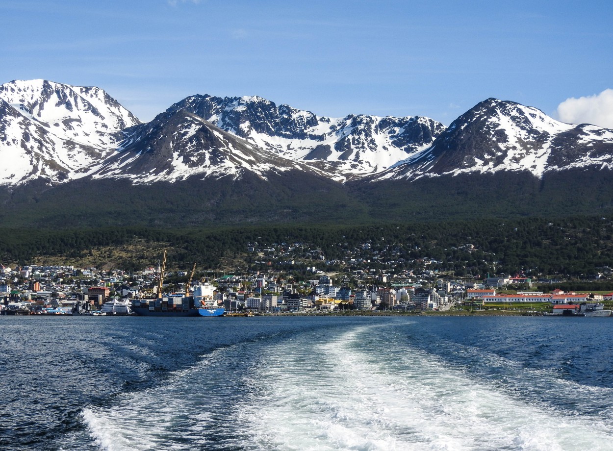 "Ushuaia y el ARA San Juan" de Hctor Venezia