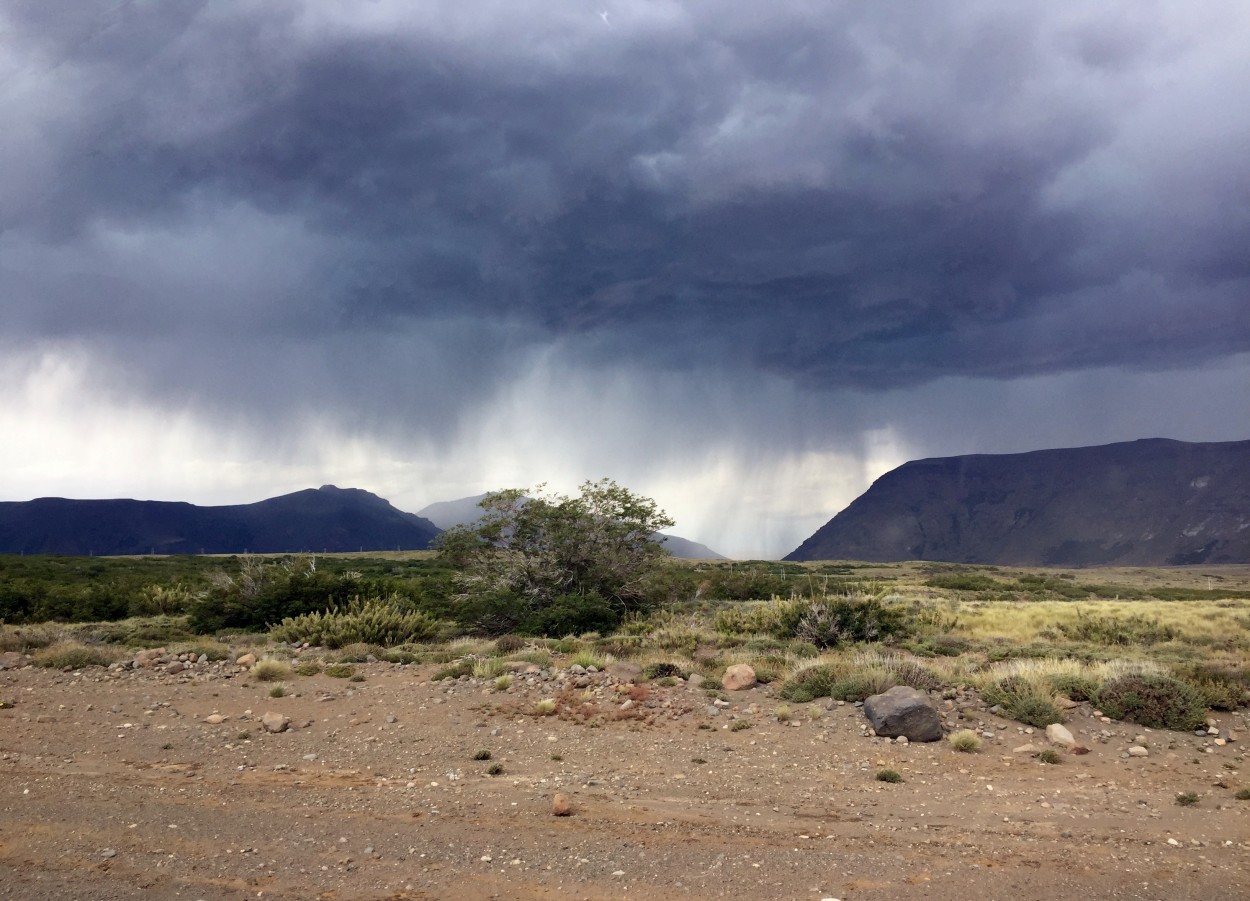 "Tormenta en la cordillera." de Carlos E. Wydler