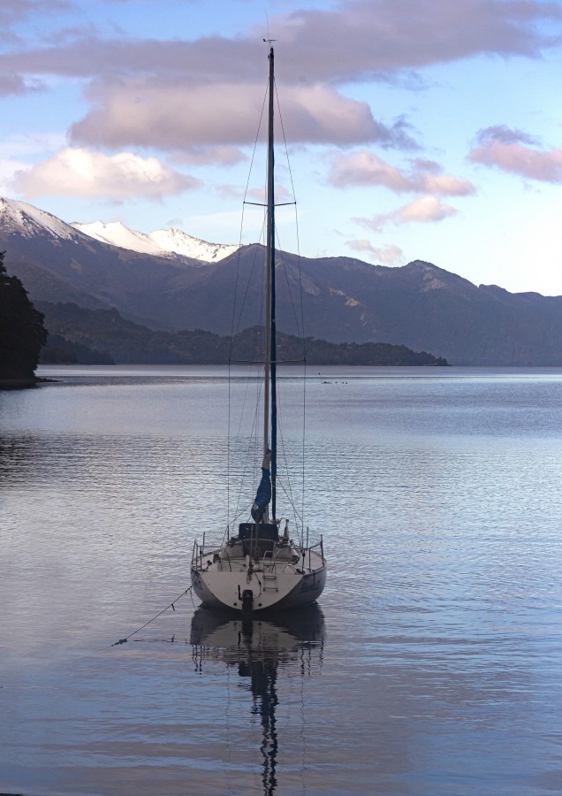 "Tranquilidad de laguna..." de Carlos Cavalieri