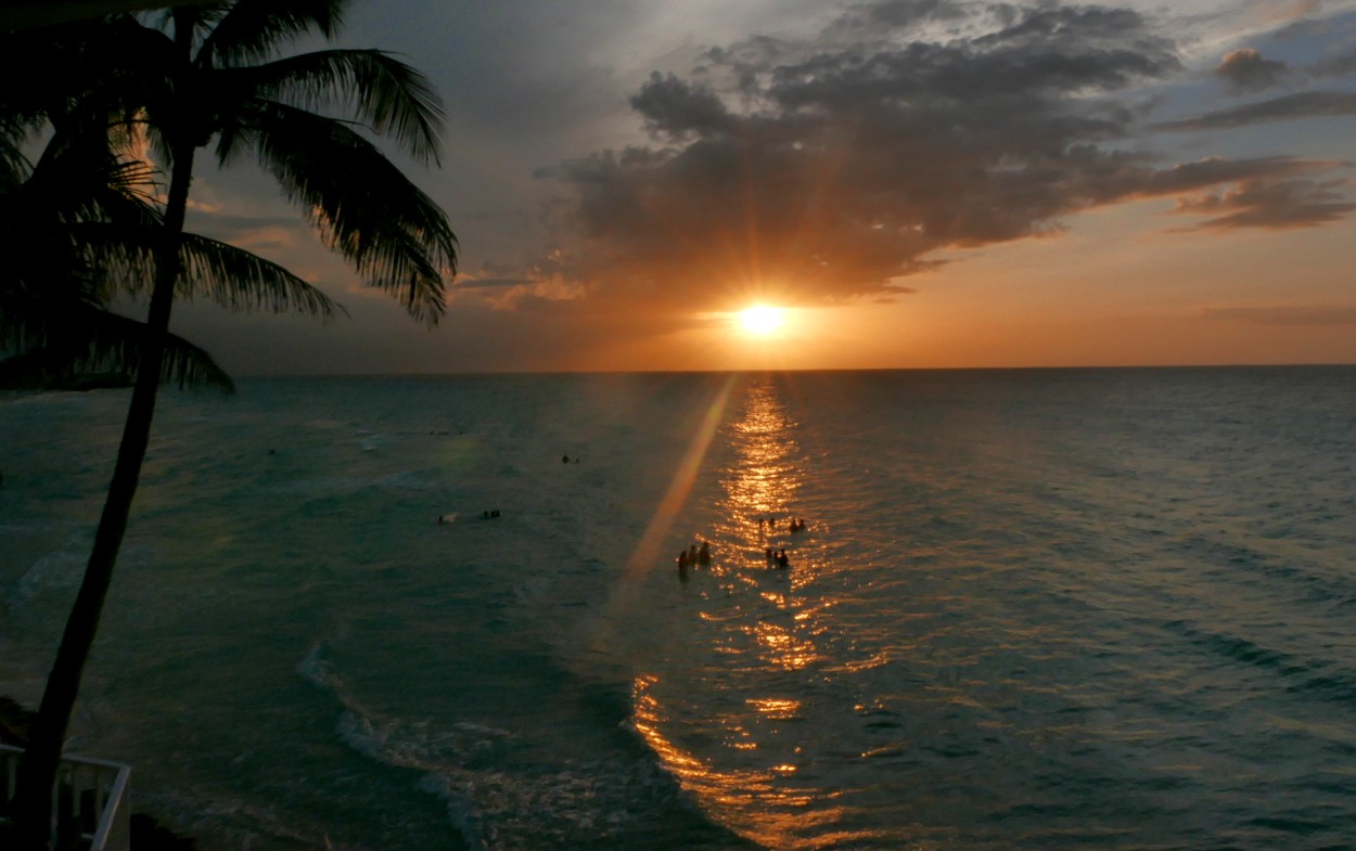 "Ocaso en Varadero, Cuba." de Carlos E. Wydler