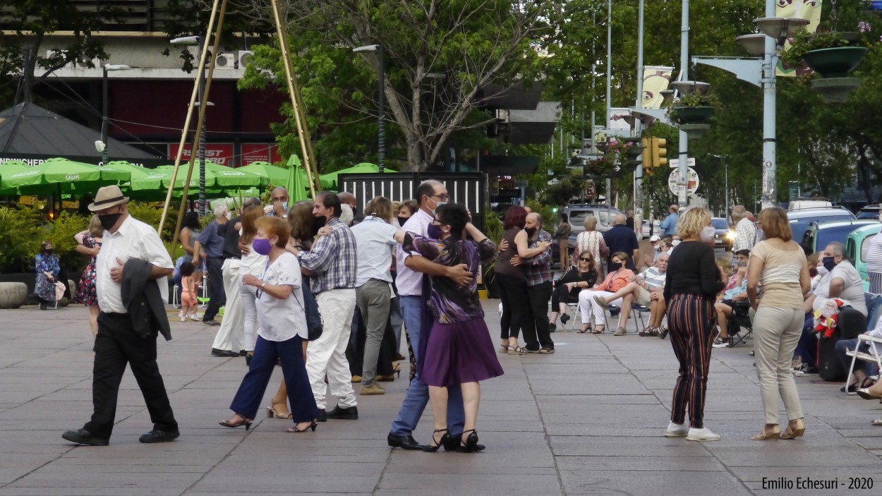 "Milonga dominical" de Emilio Echesuri