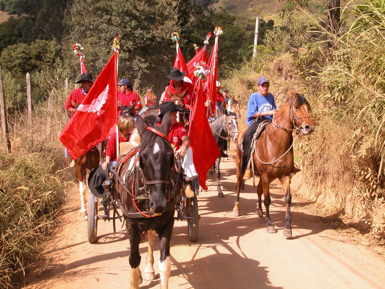 "A Cavalgada do Divino Espirito Santo, Joanpolis." de Decio Badari