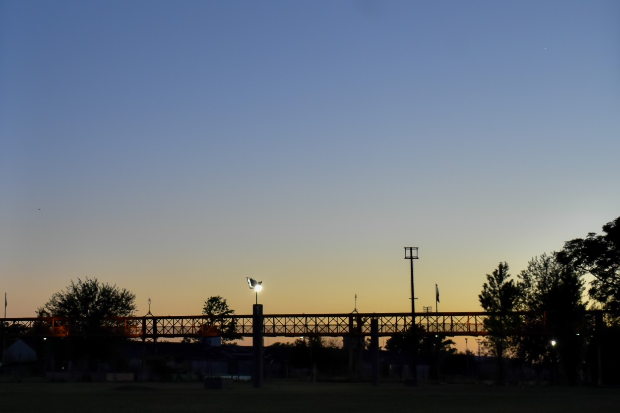 "Amanecer sobre el puente" de M. Lorena Escol