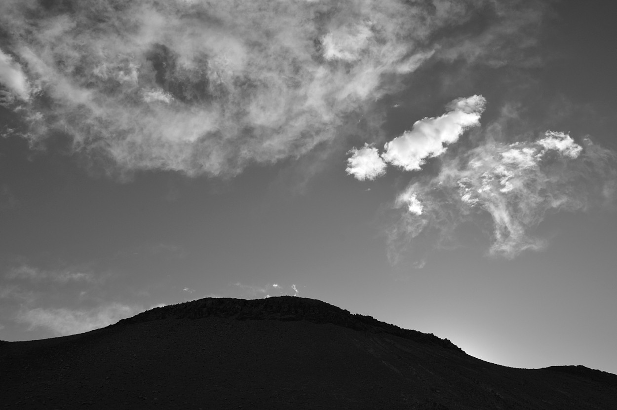 "Las nubes y el cerro" de Marcos Pedro Escudero