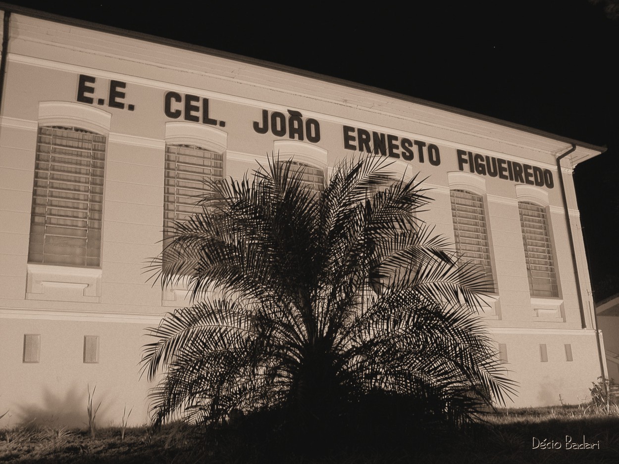 "A minha escola de onde sa com meu nico diploma!" de Decio Badari