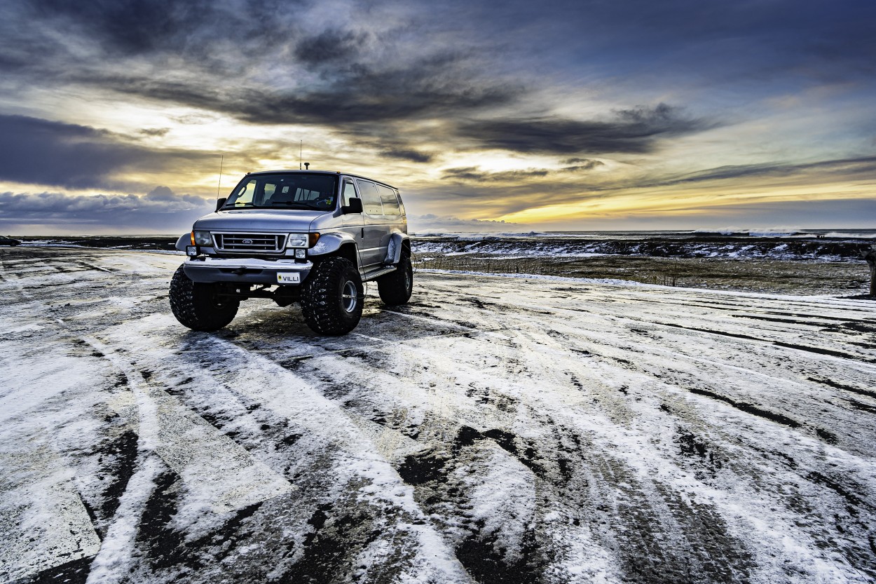 "4 x 4 en la nieve..." de Carlos Cavalieri