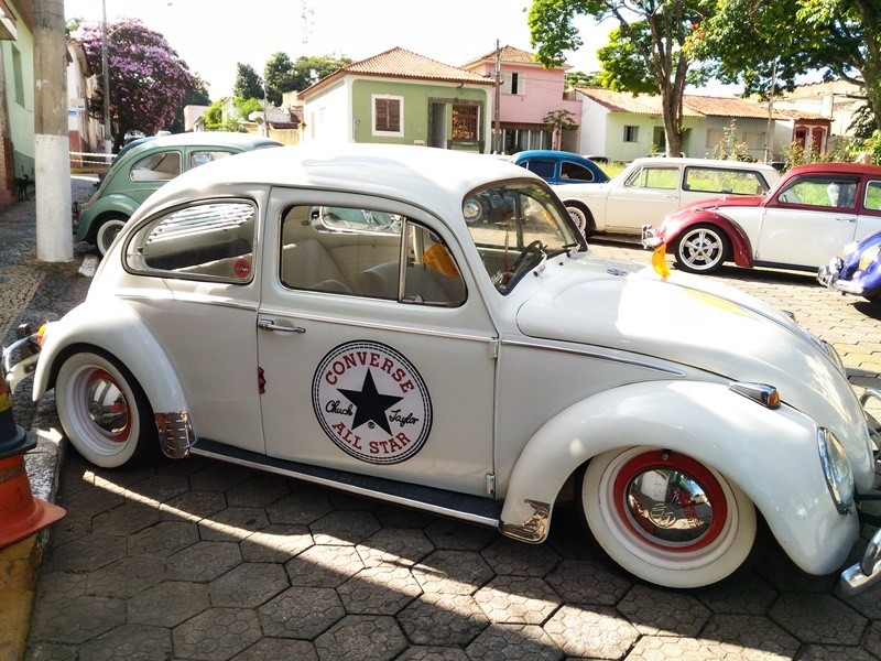 "Dois cones ,Volkswagem e All Star" de Decio Badari