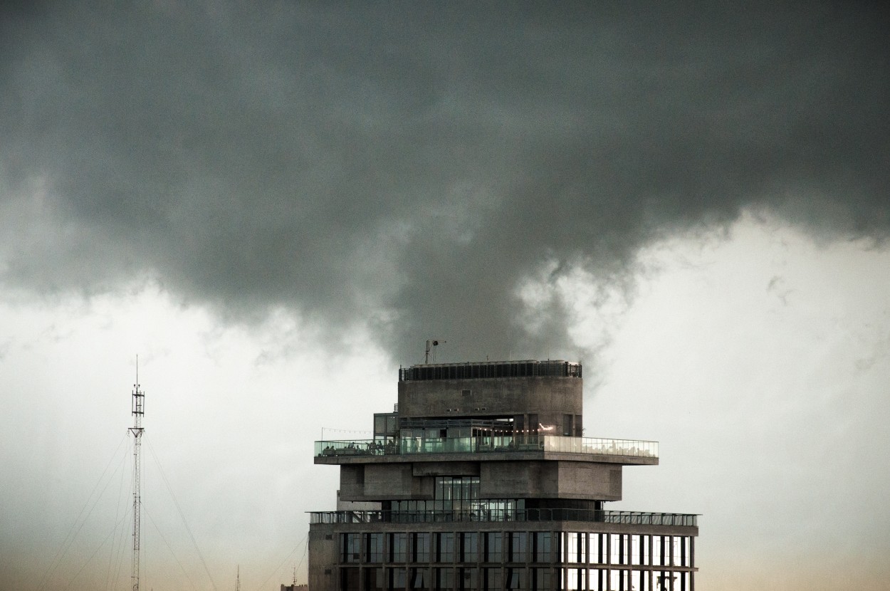 "Cielos urbanos" de Laura Nardo