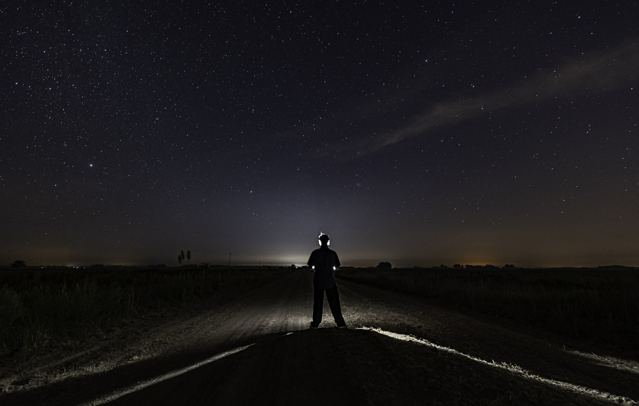 "Una luz en la oscuridad..." de Carlos Cavalieri