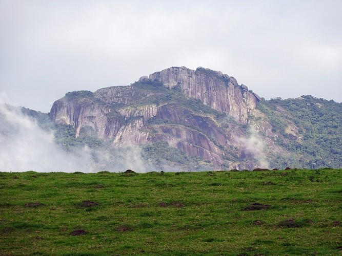 "Chegando mais perto da Serra da Mantiqueira." de Decio Badari