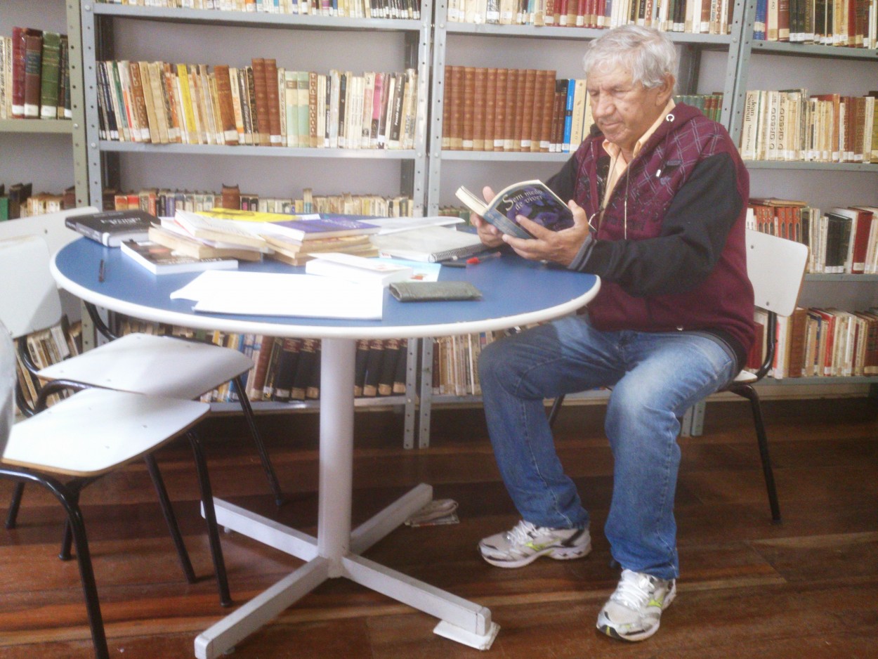 "O senhor da biblioteca." de Decio Badari