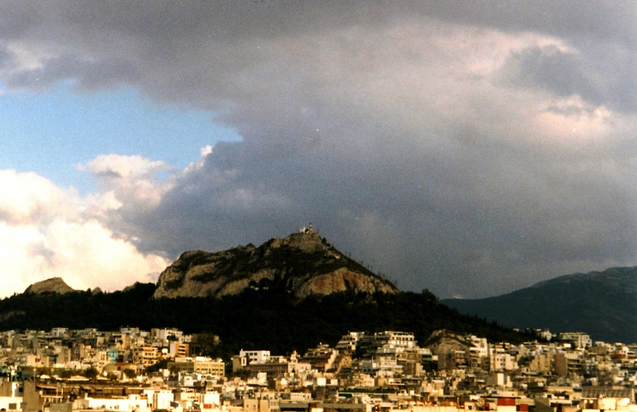 "atenas rodeada de colinas" de Beatriz Di Marzio