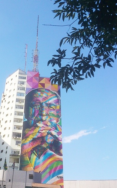 "Ao mestre com carinho, Niemeyer, na Av. Paulista!." de Decio Badari