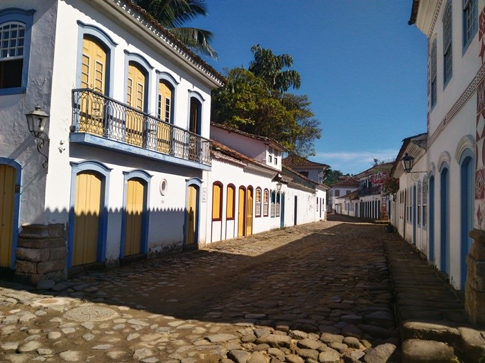 "Que cedo levanta, tem este olhar. ( Paraty R.J. )" de Decio Badari