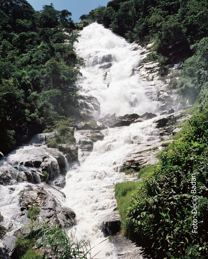 "Na minha cidade`Cachoeira dos Pretos, 154 mts,.. ." de Decio Badari