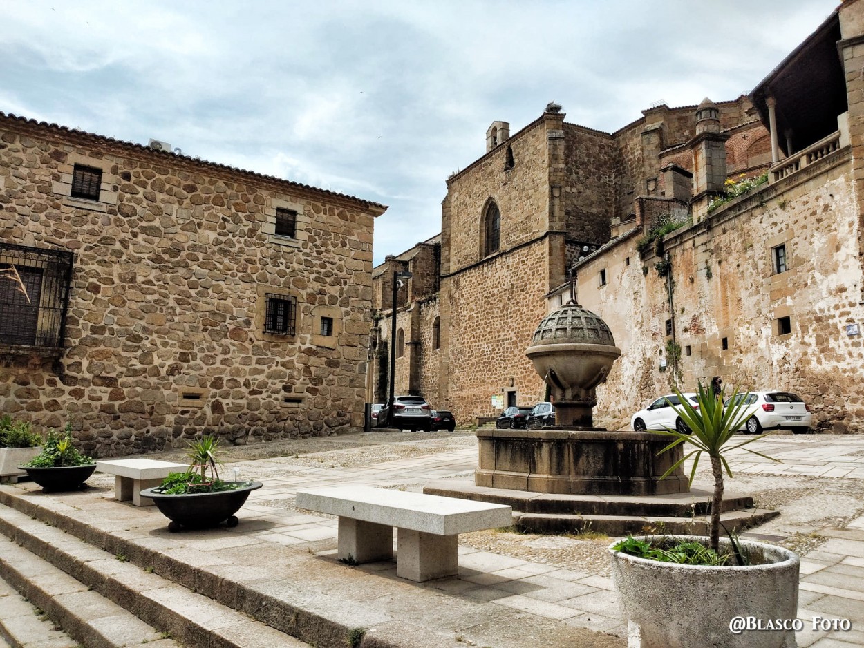 "Plaza de San Vicente Ferrer, Plasencia" de Luis Blasco Martin