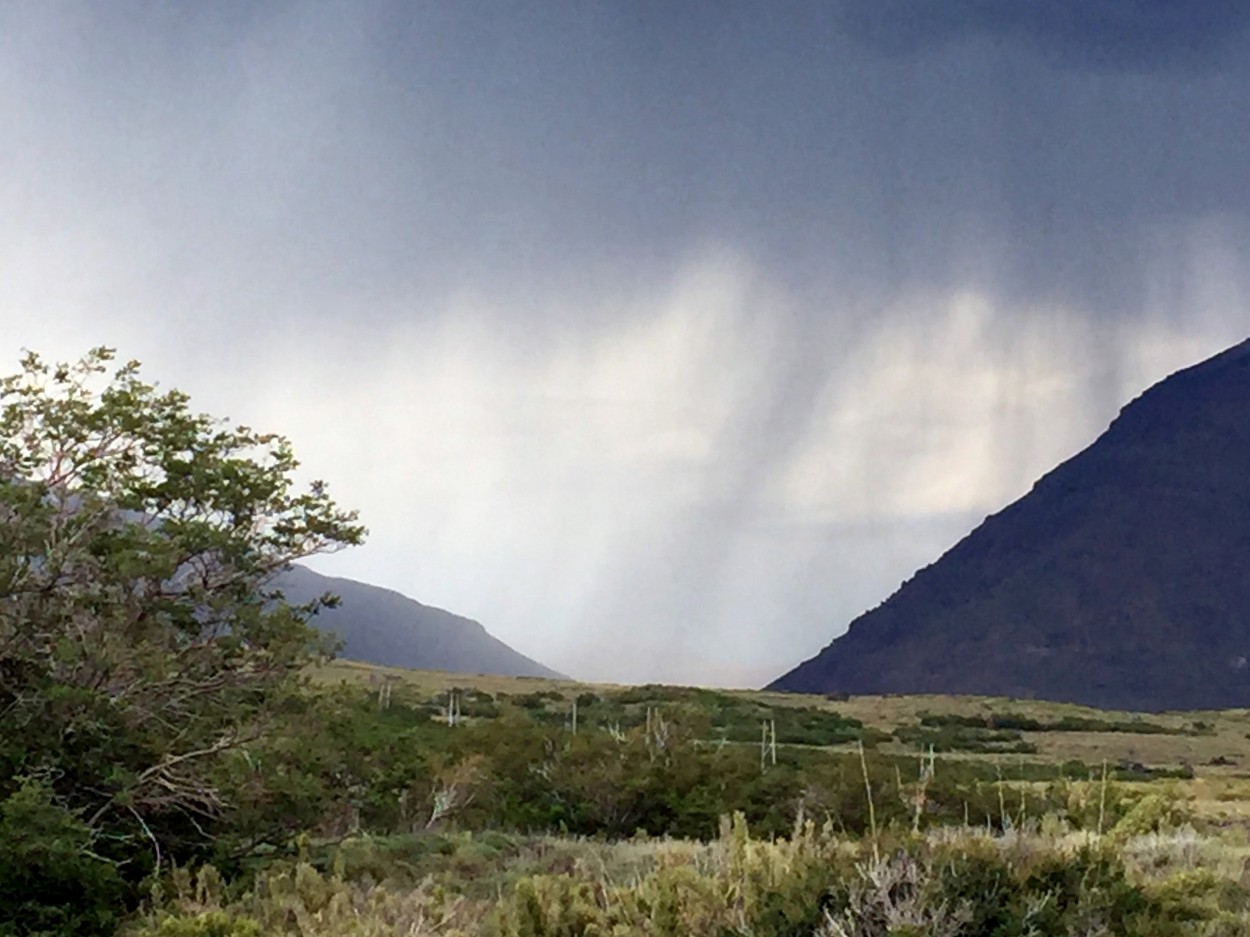 "Tormenta sobre Termas de Copahue, Neuqun." de Carlos E. Wydler