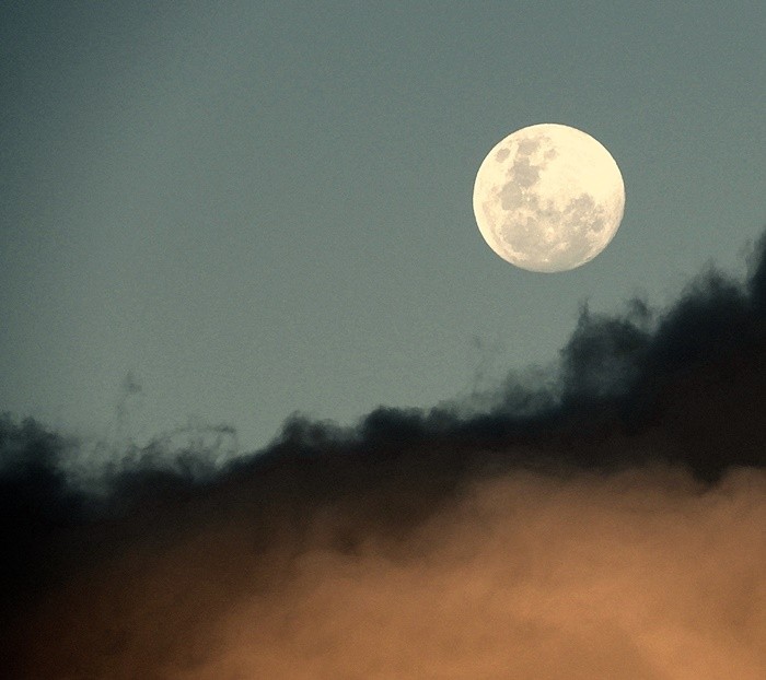 "Fotografei hoje a Big Lua de amanh 24/06 entre..." de Decio Badari