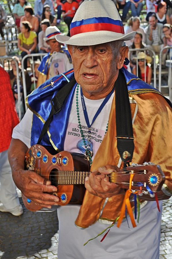 "De anos atrs, afinando o instrumento para o show!" de Decio Badari