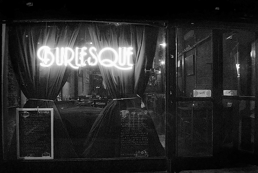 "Burlesque" de Hans W. Muller