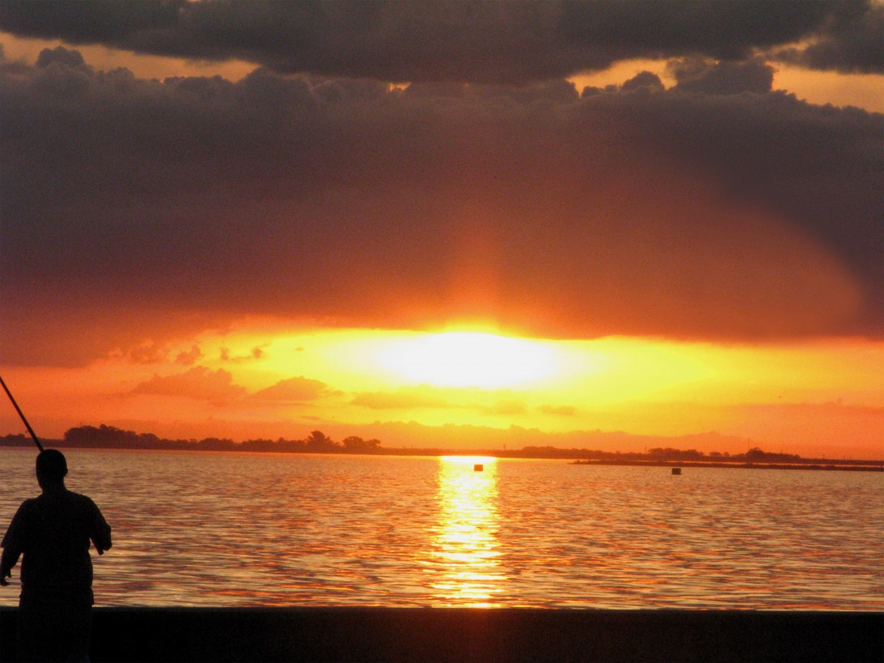 "Atardecer en la laguna.." de Alicia Di Florio