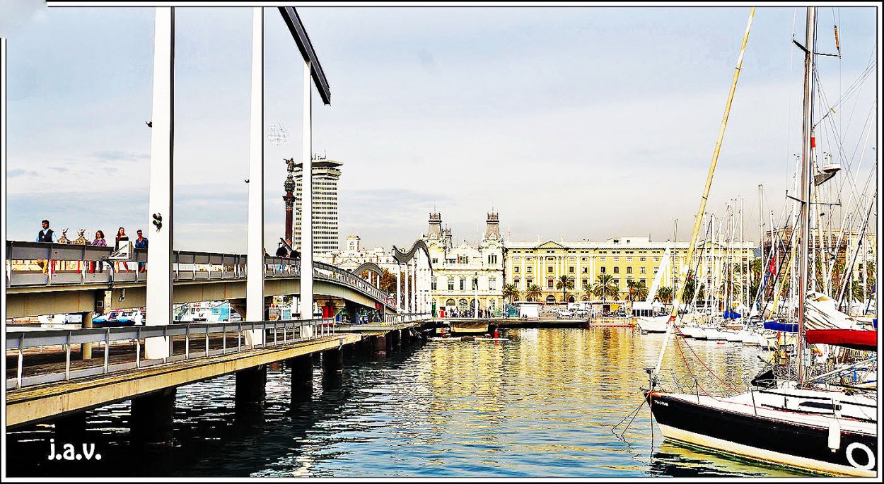 "Perspectiva en el Port Vell." de Joan A. Valentin Ruiz