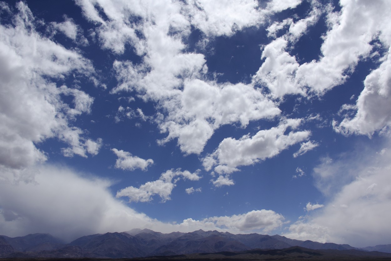 "Con nubes XI" de Natalia Harosteguy