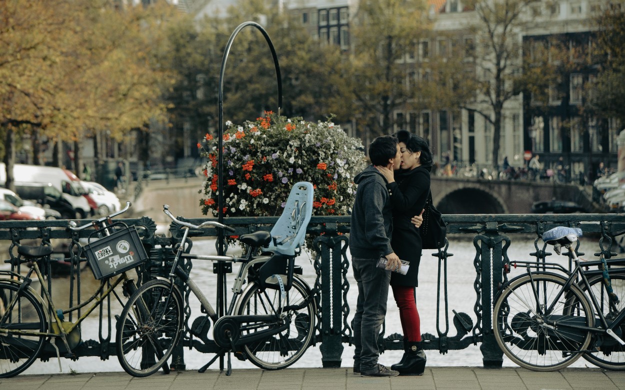 "El Beso" de Luis Alberto Bellini