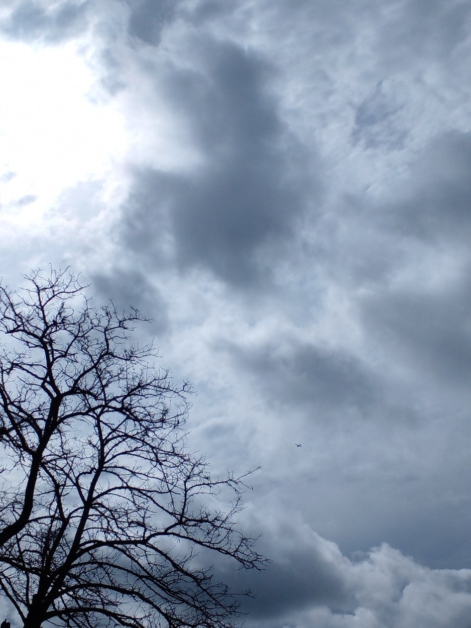 "Cielo batik: tormenta" de Rocio M. Nuez