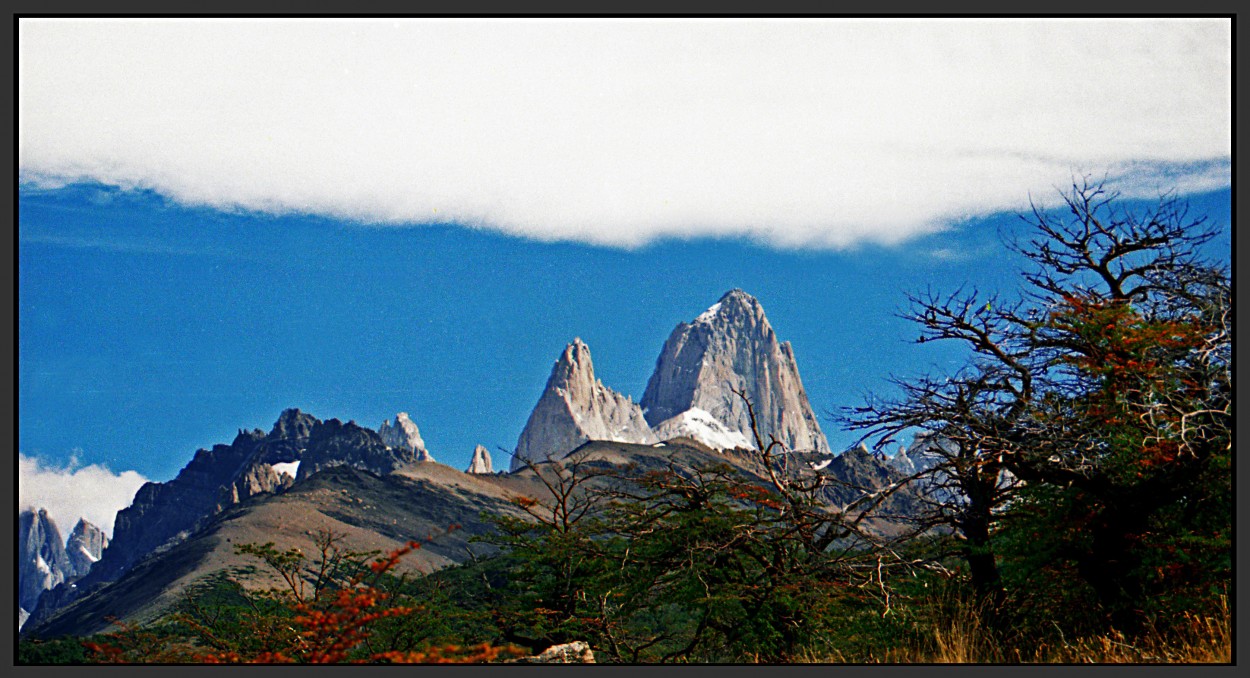 "Pico bajo las nubes" de Jorge Vicente Molinari