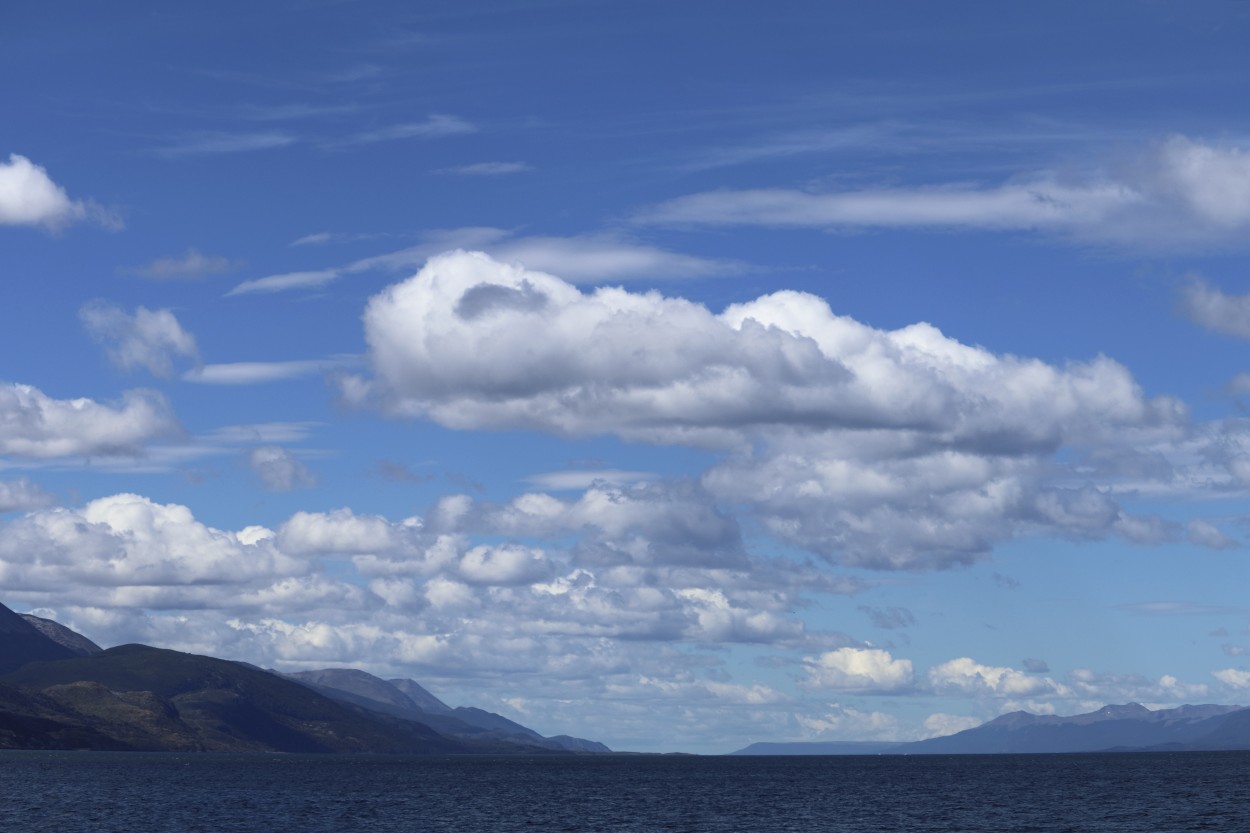 "Con nubes XII" de Natalia Harosteguy