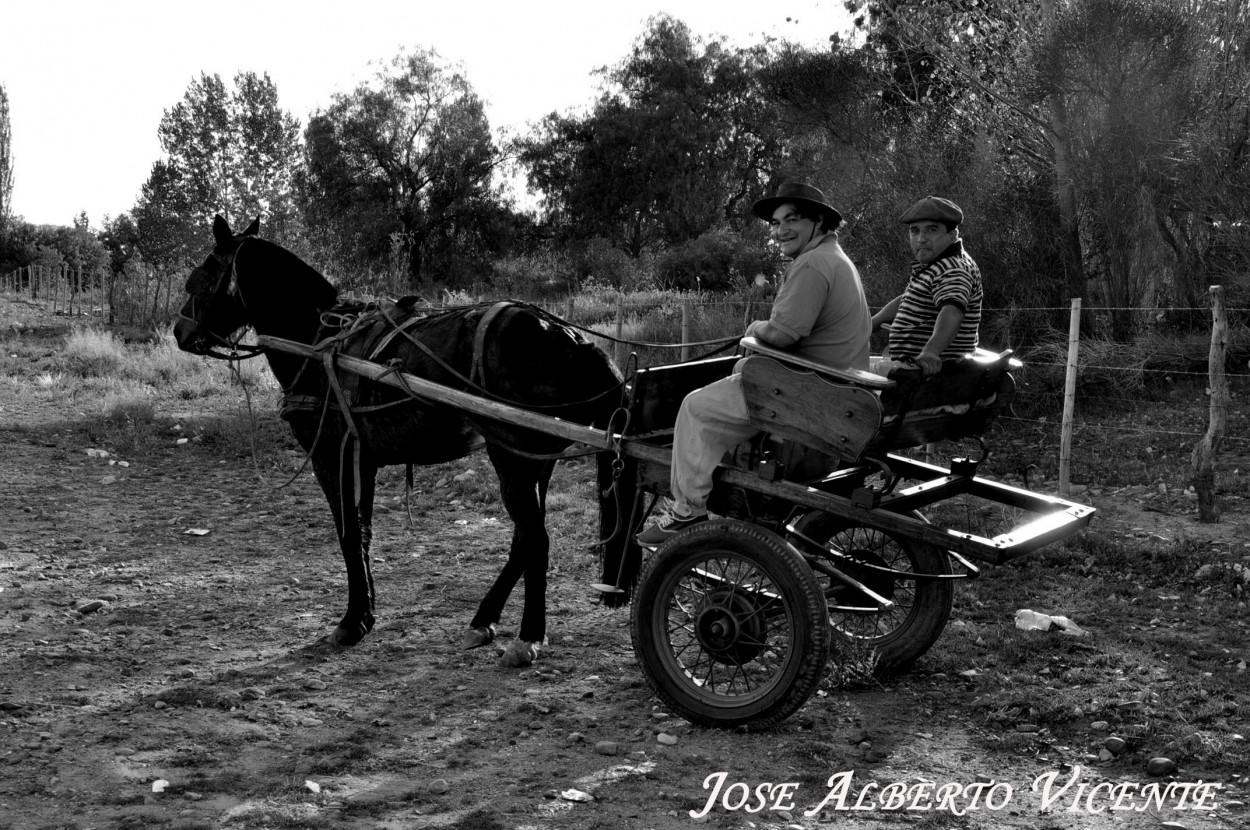 "los paisanos de las compuertas" de Jose Alberto Vicente