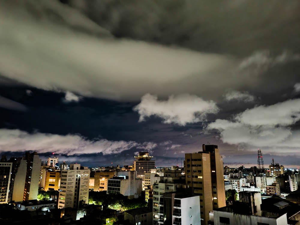 "Cielos urbanos" de Laura Nardo