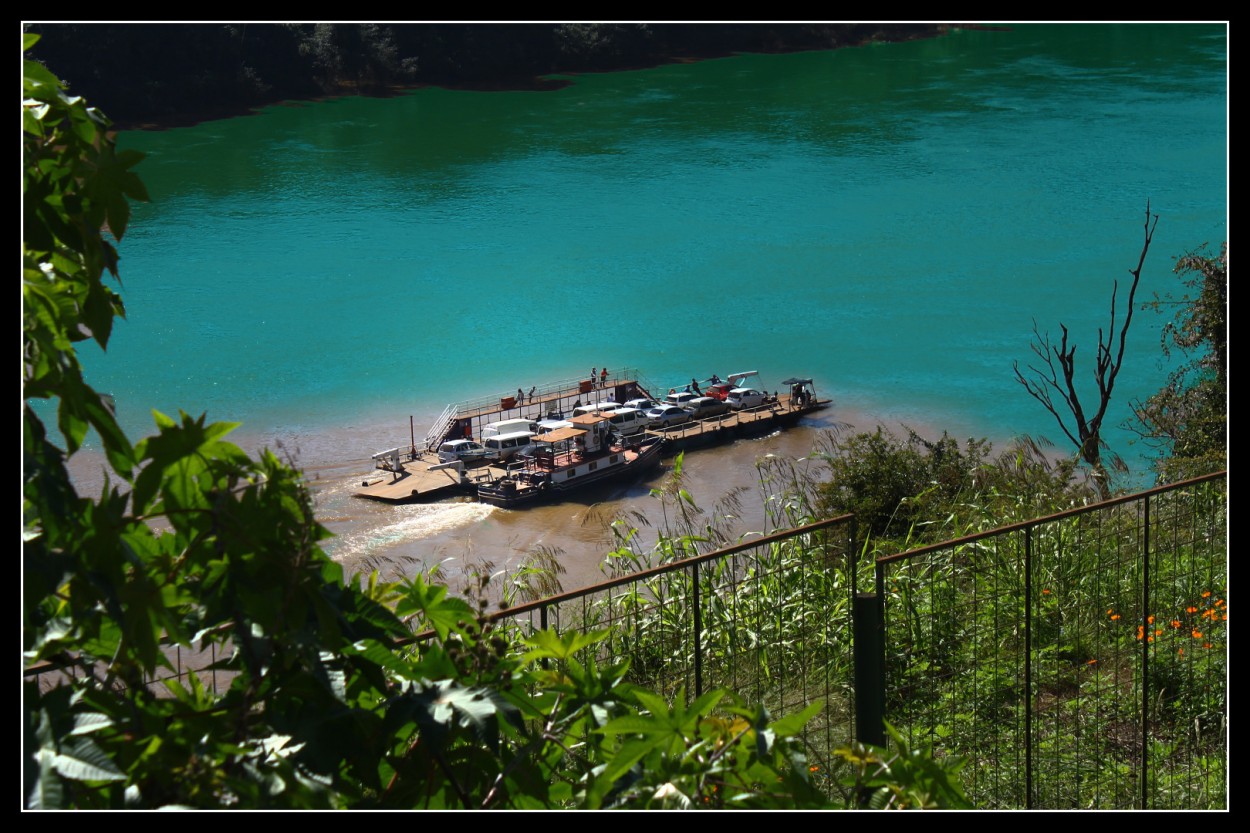 "Cruce Fluvial" de Hugo Alberto Schneider